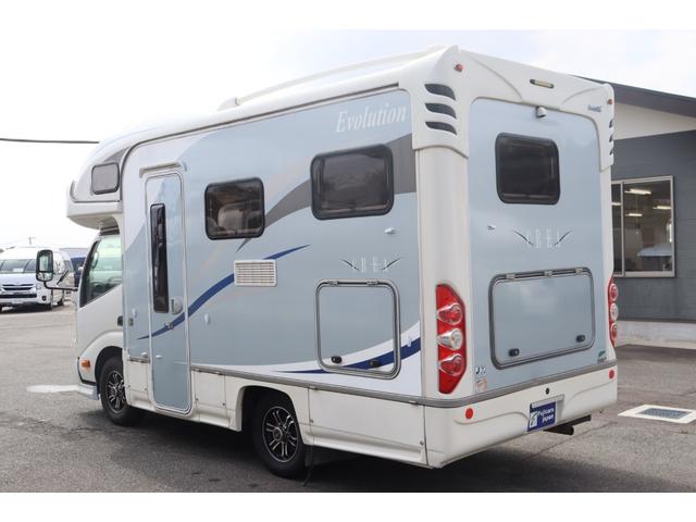 カムロード ナッツＲＶ　クレア５．３Ｚエボリューション　家庭用エアコン　ＦＦヒーター　インバーター１５００Ｗ　ソーラーパネル　マックスファン　電子レンジ　フェイスパネル　トリプルサブバッテリー　外部電源　走行充電　ＨＤＤナビ　常時リアモニター　ＥＴＣ（19枚目）