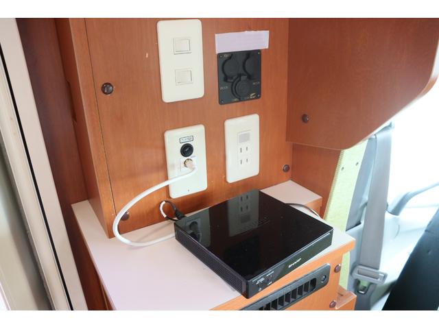 カムロード ナッツＲＶ　クレア５．３Ｚエボリューション　家庭用エアコン　ＦＦヒーター　インバーター１５００Ｗ　ソーラーパネル　マックスファン　電子レンジ　フェイスパネル　トリプルサブバッテリー　外部電源　走行充電　ＨＤＤナビ　常時リアモニター　ＥＴＣ（28枚目）