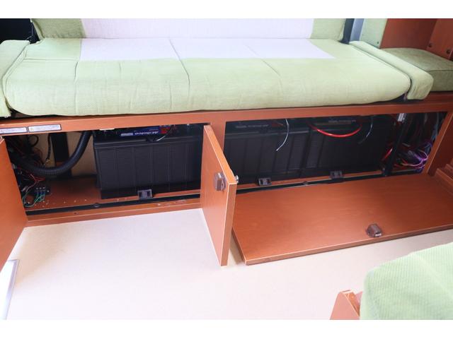 カムロード ナッツＲＶ　クレア５．３Ｚエボリューション　家庭用エアコン　ＦＦヒーター　インバーター１５００Ｗ　ソーラーパネル　マックスファン　電子レンジ　フェイスパネル　トリプルサブバッテリー　外部電源　走行充電　ＨＤＤナビ　常時リアモニター　ＥＴＣ（30枚目）