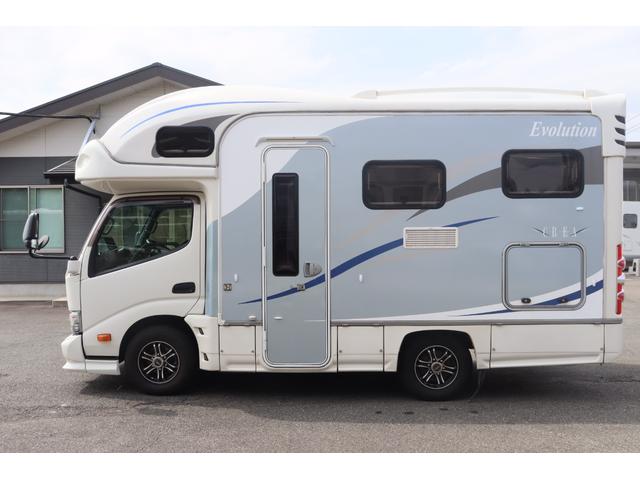 カムロード ナッツＲＶ　クレア５．３Ｚエボリューション　家庭用エアコン　ＦＦヒーター　インバーター１５００Ｗ　ソーラーパネル　マックスファン　電子レンジ　フェイスパネル　トリプルサブバッテリー　外部電源　走行充電　ＨＤＤナビ　常時リアモニター　ＥＴＣ（33枚目）