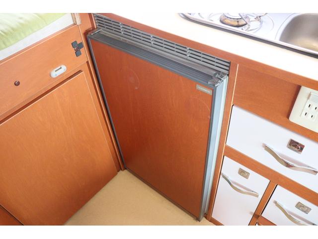 カムロード ナッツＲＶ　クレア５．３Ｚエボリューション　家庭用エアコン　ＦＦヒーター　インバーター１５００Ｗ　ソーラーパネル　マックスファン　電子レンジ　フェイスパネル　トリプルサブバッテリー　外部電源　走行充電　ＨＤＤナビ　常時リアモニター　ＥＴＣ（35枚目）