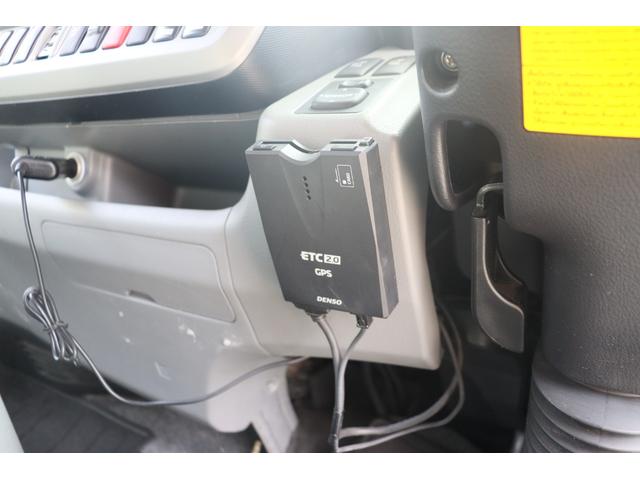 カムロード ナッツＲＶ　クレア５．３Ｚエボリューション　家庭用エアコン　ＦＦヒーター　インバーター１５００Ｗ　ソーラーパネル　マックスファン　電子レンジ　フェイスパネル　トリプルサブバッテリー　外部電源　走行充電　ＨＤＤナビ　常時リアモニター　ＥＴＣ（36枚目）