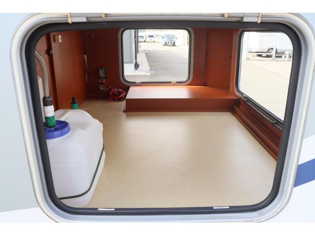 カムロード ナッツＲＶ　クレア５．３Ｚエボリューション　家庭用エアコン　ＦＦヒーター　インバーター１５００Ｗ　ソーラーパネル　マックスファン　電子レンジ　フェイスパネル　トリプルサブバッテリー　外部電源　走行充電　ＨＤＤナビ　常時リアモニター　ＥＴＣ（42枚目）