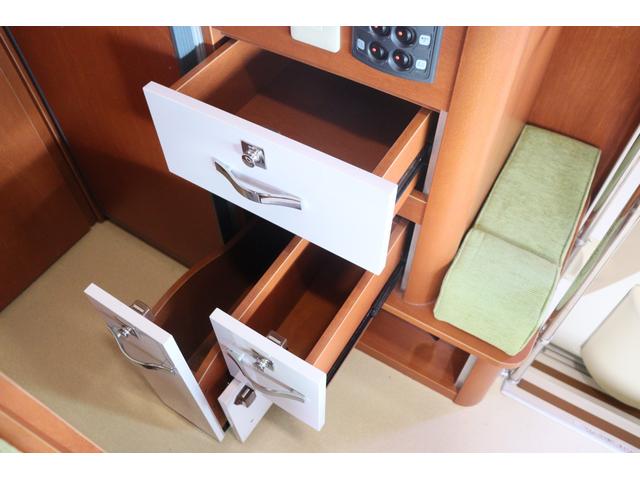 カムロード ナッツＲＶ　クレア５．３Ｚエボリューション　家庭用エアコン　ＦＦヒーター　インバーター１５００Ｗ　ソーラーパネル　マックスファン　電子レンジ　フェイスパネル　トリプルサブバッテリー　外部電源　走行充電　ＨＤＤナビ　常時リアモニター　ＥＴＣ（51枚目）