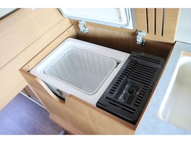 ハイエースバン レクビィ　トートバッグ　キャンピング　ツインサブＢＴ　テレビ　冷蔵庫　シンク　アウターシャワー　ルーフベント　オーニング　ユーアイビークル製スタビライザー　社外１６インチＡＷ　ナビ　ＥＴＣ（7枚目）