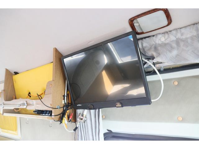 ハイエースバン レクビィ　トートバッグ　キャンピング　ツインサブＢＴ　テレビ　冷蔵庫　シンク　アウターシャワー　ルーフベント　オーニング　ユーアイビークル製スタビライザー　社外１６インチＡＷ　ナビ　ＥＴＣ（9枚目）