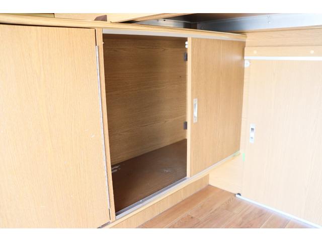 ハイエースバン レクビィ　トートバッグ　キャンピング　ツインサブＢＴ　テレビ　冷蔵庫　シンク　アウターシャワー　ルーフベント　オーニング　ユーアイビークル製スタビライザー　社外１６インチＡＷ　ナビ　ＥＴＣ（26枚目）
