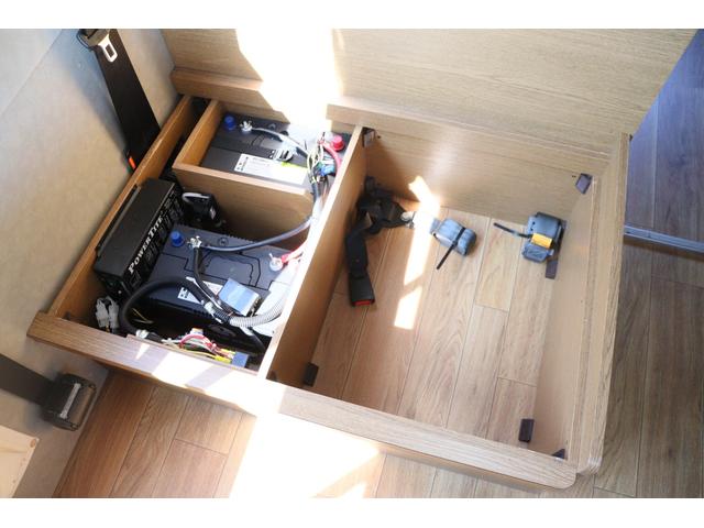 ハイエースバン レクビィ　トートバッグ　キャンピング　ツインサブＢＴ　テレビ　冷蔵庫　シンク　アウターシャワー　ルーフベント　オーニング　ユーアイビークル製スタビライザー　社外１６インチＡＷ　ナビ　ＥＴＣ（44枚目）