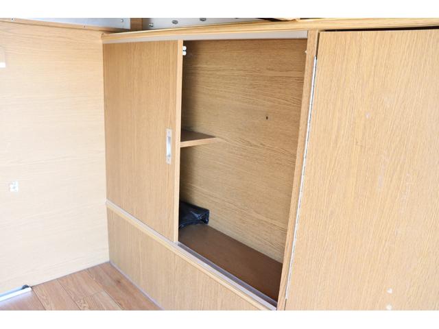 ハイエースバン レクビィ　トートバッグ　キャンピング　ツインサブＢＴ　テレビ　冷蔵庫　シンク　アウターシャワー　ルーフベント　オーニング　ユーアイビークル製スタビライザー　社外１６インチＡＷ　ナビ　ＥＴＣ（54枚目）