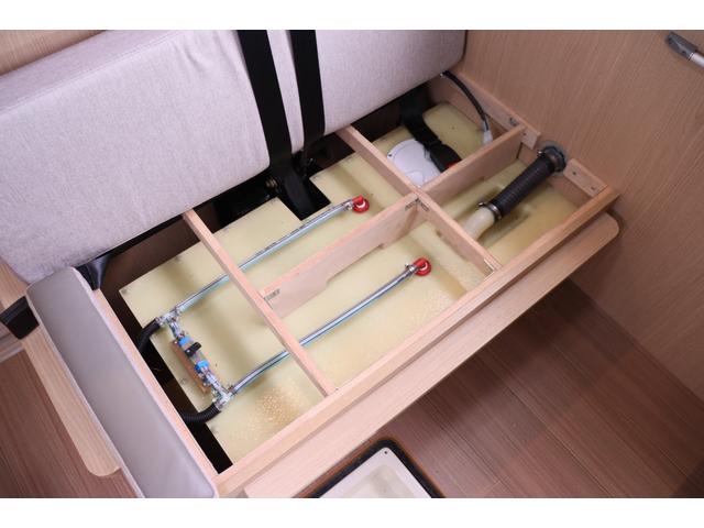 カムロード バンテック　コルドリーブス２．１０　ディーゼル４ＷＤ／先進安全装備／ダブルタイヤ／家庭用エアコン／トリプルサブＢＴ／１５００Ｗインバーター／ソーラー／ＤＣ冷蔵庫／液晶テレビ／電子レンジ／内部電源／フローティングナビ／キャンピングカー（70枚目）