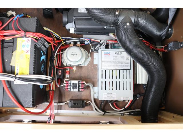 タウンエーストラック セキソーボディ　トム２３　ワンオーナー／超軽量アルミパネルボディ／ＦＦヒーター／ソーラーパネル／マックスファン／テレビ／オーニング／エントランスステップ／ツインサブ／走行充電／外部充電／インバーター／キャンピングカー（49枚目）
