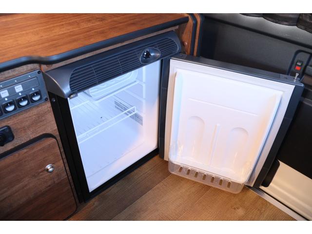 ハイエースワゴン ＦＯＣＳ　フォックス　ＤＳ－Ｌスタイル　ＬＥＤヘッドライト／パワースライドドア／パノラミックビューモニター／デジタルインナーミラー／パールホワイト／サイドバイザー／メモリーナビ／ＥＴＣ／シートカバー／シンク／冷蔵庫／キャンピングカー（10枚目）