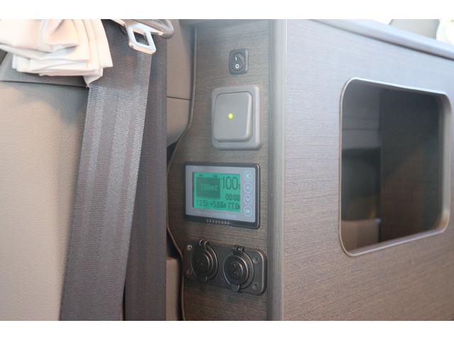 NV200バネットワゴン FOCS Luz フォックス ルソ Cスタイル 新車 特別塗装色/レザーシート加工/高断熱処理/サブバッテリー/走行充電/外部充電/バッテリーモニター/脱着式テーブル/フリップダウンモニター/ナビ電源SW/ポータブル電源用コンセント/キャンピングカー(11枚目)