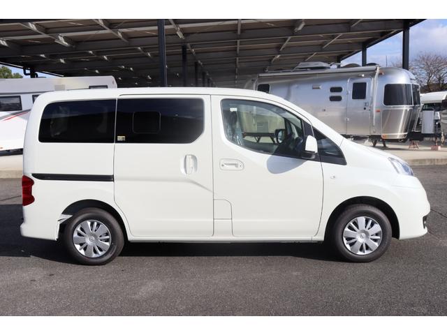 NV200バネットワゴン FOCS Luz フォックス ルソ Cスタイル 新車 特別塗装色/レザーシート加工/高断熱処理/サブバッテリー/走行充電/外部充電/バッテリーモニター/脱着式テーブル/フリップダウンモニター/ナビ電源SW/ポータブル電源用コンセント/キャンピングカー(22枚目)