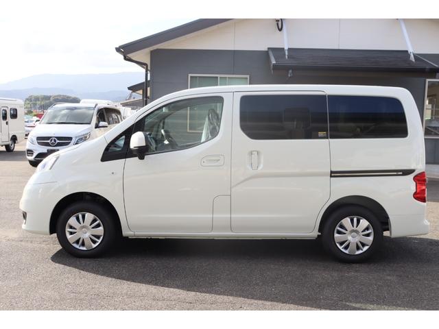NV200バネットワゴン FOCS Luz フォックス ルソ Cスタイル 新車 特別塗装色/レザーシート加工/高断熱処理/サブバッテリー/走行充電/外部充電/バッテリーモニター/脱着式テーブル/フリップダウンモニター/ナビ電源SW/ポータブル電源用コンセント/キャンピングカー(23枚目)