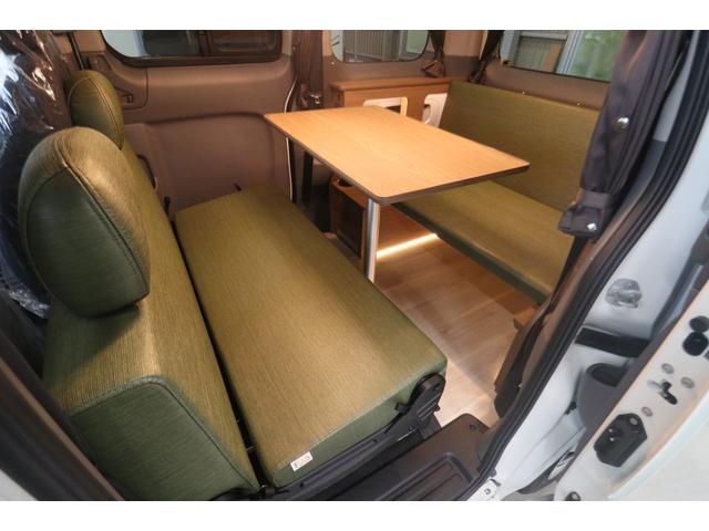 NV200バネットワゴン FOCS Luz フォックス ルソ Bスタイル 新車 特別塗装色/レザーシート加工/高断熱処理/サブバッテリー/走行充電/外部充電/バッテリーモニター/脱着式テーブル/フリップダウンモニター/ナビ電源SW/ポータブル電源用コンセント/キャンピングカー(3枚目)