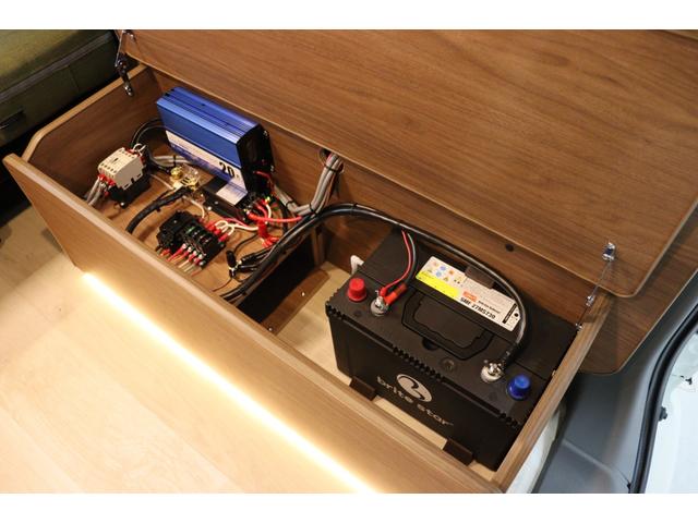 NV200バネットワゴン FOCS Luz フォックス ルソ Bスタイル 新車 特別塗装色/レザーシート加工/高断熱処理/サブバッテリー/走行充電/外部充電/バッテリーモニター/脱着式テーブル/フリップダウンモニター/ナビ電源SW/ポータブル電源用コンセント/キャンピングカー(10枚目)