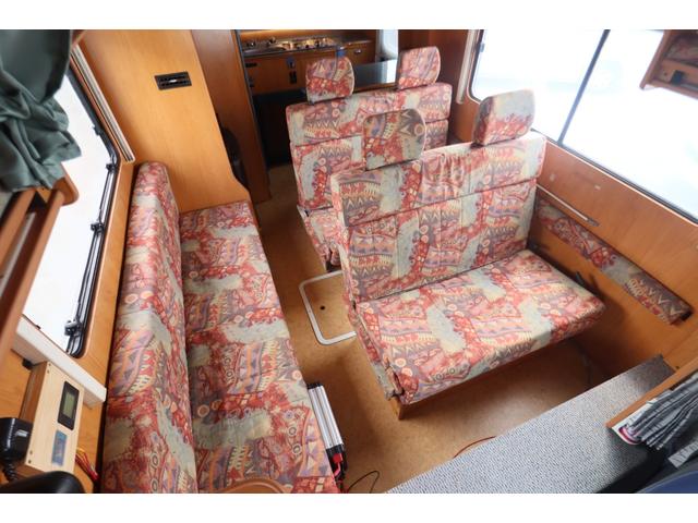 カムロード バンテック　ジル　ＦＦヒーター　インバーター１８００Ｗ　ツインサブＢＴ　カセットトイレ　シャワー　温水ボイラー　電子レンジ　リアクーラー　オーニング　ナビ　フルセグ　Ｂｌｕｅｔｏｏｔｈ　ＥＴＣ　キャンピングカー（4枚目）