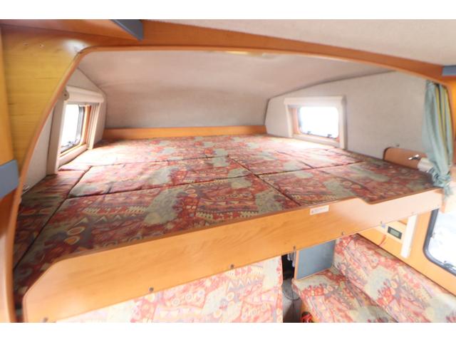 カムロード バンテック　ジル　ＦＦヒーター　インバーター１８００Ｗ　ツインサブＢＴ　カセットトイレ　シャワー　温水ボイラー　電子レンジ　リアクーラー　オーニング　ナビ　フルセグ　Ｂｌｕｅｔｏｏｔｈ　ＥＴＣ　キャンピングカー（6枚目）