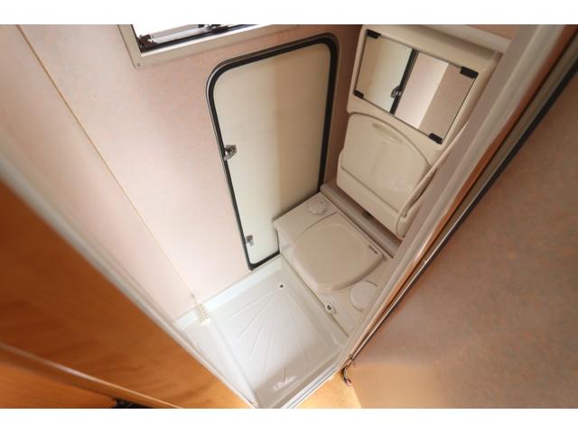 カムロード バンテック　ジル　ＦＦヒーター　インバーター１８００Ｗ　ツインサブＢＴ　カセットトイレ　シャワー　温水ボイラー　電子レンジ　リアクーラー　オーニング　ナビ　フルセグ　Ｂｌｕｅｔｏｏｔｈ　ＥＴＣ　キャンピングカー（7枚目）