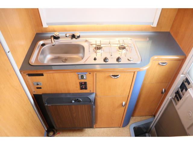 カムロード バンテック　ジル　ＦＦヒーター　インバーター１８００Ｗ　ツインサブＢＴ　カセットトイレ　シャワー　温水ボイラー　電子レンジ　リアクーラー　オーニング　ナビ　フルセグ　Ｂｌｕｅｔｏｏｔｈ　ＥＴＣ　キャンピングカー（8枚目）