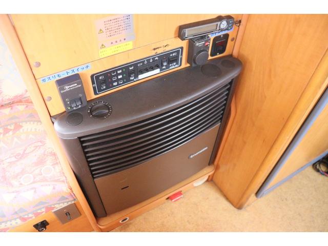 カムロード バンテック　ジル　ＦＦヒーター　インバーター１８００Ｗ　ツインサブＢＴ　カセットトイレ　シャワー　温水ボイラー　電子レンジ　リアクーラー　オーニング　ナビ　フルセグ　Ｂｌｕｅｔｏｏｔｈ　ＥＴＣ　キャンピングカー（10枚目）