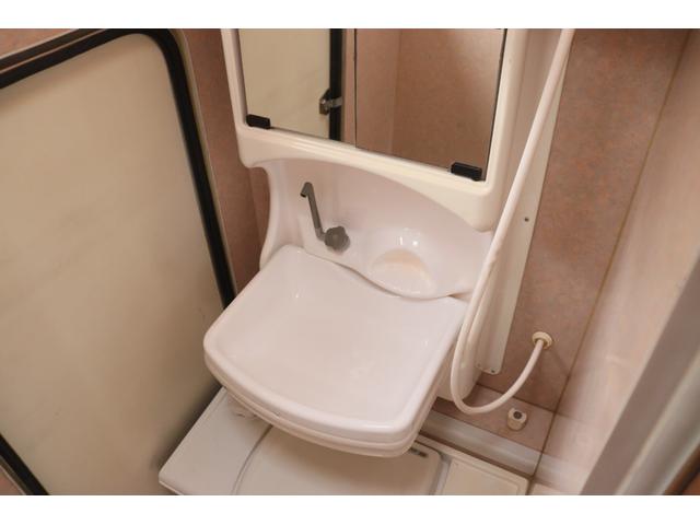 カムロード バンテック　ジル　ＦＦヒーター　インバーター１８００Ｗ　ツインサブＢＴ　カセットトイレ　シャワー　温水ボイラー　電子レンジ　リアクーラー　オーニング　ナビ　フルセグ　Ｂｌｕｅｔｏｏｔｈ　ＥＴＣ　キャンピングカー（26枚目）