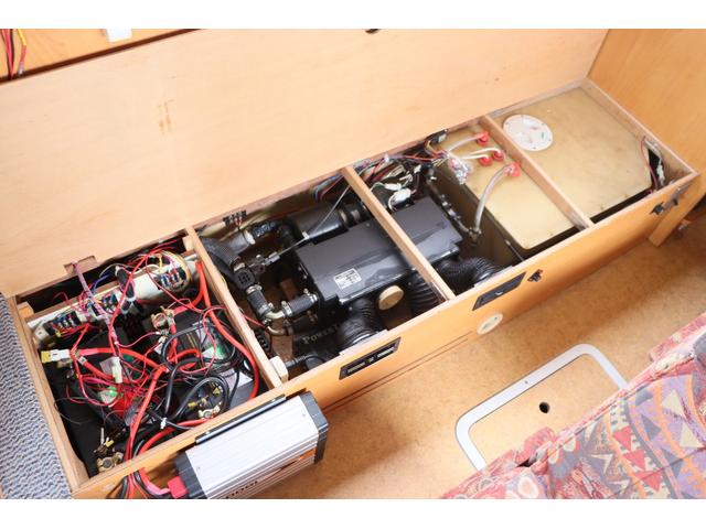カムロード バンテック　ジル　ＦＦヒーター　インバーター１８００Ｗ　ツインサブＢＴ　カセットトイレ　シャワー　温水ボイラー　電子レンジ　リアクーラー　オーニング　ナビ　フルセグ　Ｂｌｕｅｔｏｏｔｈ　ＥＴＣ　キャンピングカー（28枚目）
