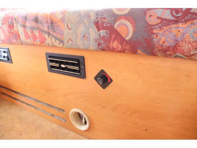 カムロード バンテック　ジル　ＦＦヒーター　インバーター１８００Ｗ　ツインサブＢＴ　カセットトイレ　シャワー　温水ボイラー　電子レンジ　リアクーラー　オーニング　ナビ　フルセグ　Ｂｌｕｅｔｏｏｔｈ　ＥＴＣ　キャンピングカー（41枚目）