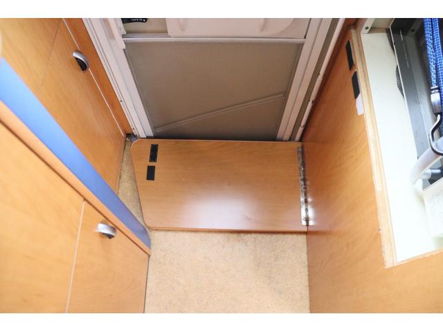 カムロード バンテック　ジル　ＦＦヒーター　インバーター１８００Ｗ　ツインサブＢＴ　カセットトイレ　シャワー　温水ボイラー　電子レンジ　リアクーラー　オーニング　ナビ　フルセグ　Ｂｌｕｅｔｏｏｔｈ　ＥＴＣ　キャンピングカー（53枚目）