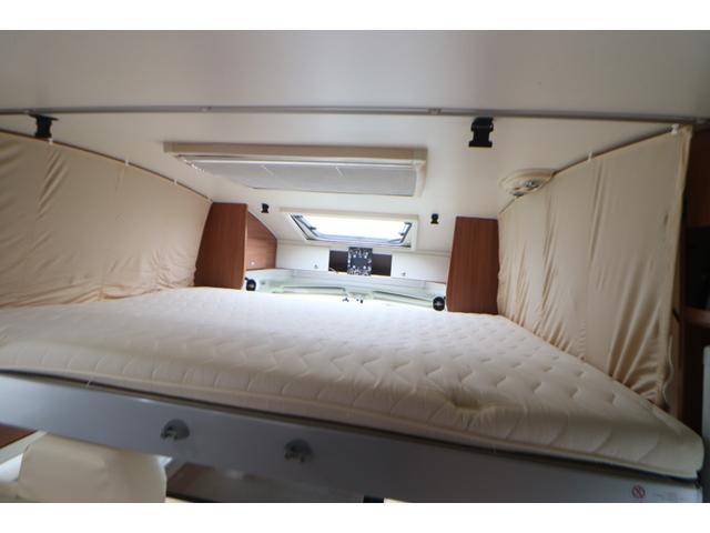 デュカト アドリア　マトリックスＭ６８０ＳＰ　キャンピングカー　家庭用エアコン　ソーラーパネル２枚　インバーター１８００Ｗ　トリプルサブバッテリー　ＦＦヒーター　電子レンジ　トイレ　温水ボイラー　シャワー　フローティングナビ　フルセグ　ＥＴＣ（4枚目）