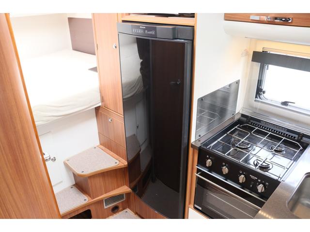 デュカト アドリア　マトリックスＭ６８０ＳＰ　キャンピングカー　家庭用エアコン　ソーラーパネル２枚　インバーター１８００Ｗ　トリプルサブバッテリー　ＦＦヒーター　電子レンジ　トイレ　温水ボイラー　シャワー　フローティングナビ　フルセグ　ＥＴＣ（6枚目）