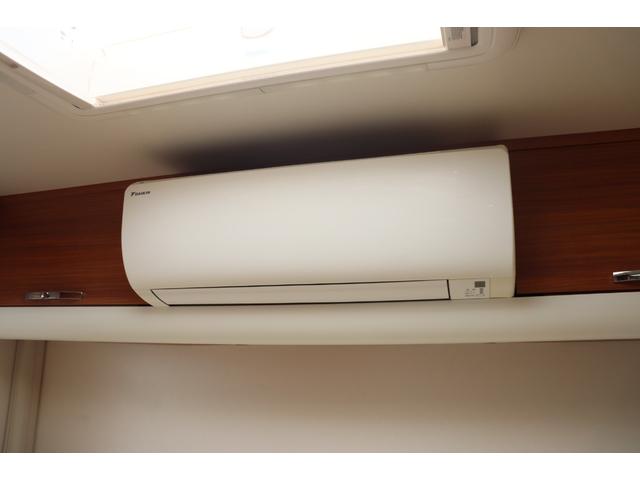 デュカト アドリア　マトリックスＭ６８０ＳＰ　キャンピングカー　家庭用エアコン　ソーラーパネル２枚　インバーター１８００Ｗ　トリプルサブバッテリー　ＦＦヒーター　電子レンジ　トイレ　温水ボイラー　シャワー　フローティングナビ　フルセグ　ＥＴＣ（10枚目）