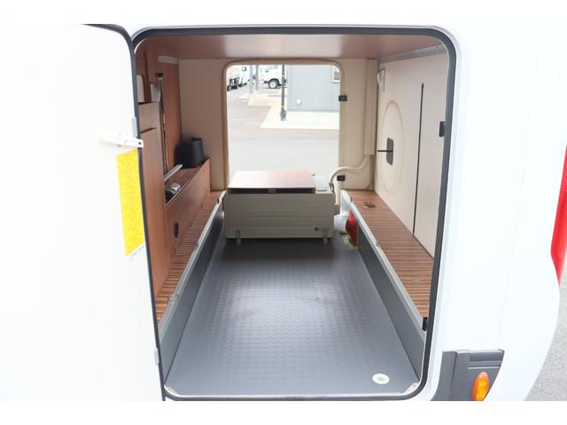 デュカト アドリア　マトリックスＭ６８０ＳＰ　キャンピングカー　家庭用エアコン　ソーラーパネル２枚　インバーター１８００Ｗ　トリプルサブバッテリー　ＦＦヒーター　電子レンジ　トイレ　温水ボイラー　シャワー　フローティングナビ　フルセグ　ＥＴＣ（11枚目）