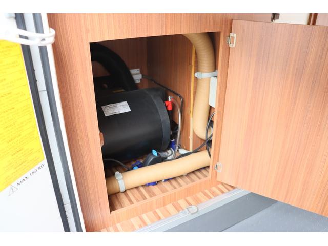 デュカト アドリア　マトリックスＭ６８０ＳＰ　キャンピングカー　家庭用エアコン　ソーラーパネル２枚　インバーター１８００Ｗ　トリプルサブバッテリー　ＦＦヒーター　電子レンジ　トイレ　温水ボイラー　シャワー　フローティングナビ　フルセグ　ＥＴＣ（23枚目）