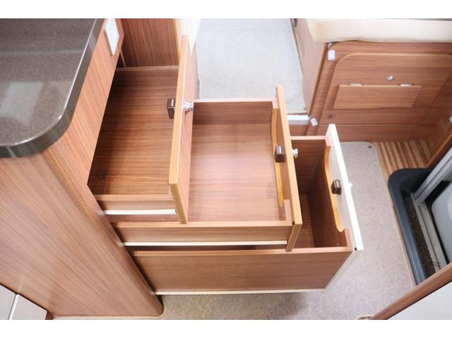 デュカト アドリア　マトリックスＭ６８０ＳＰ　キャンピングカー　家庭用エアコン　ソーラーパネル２枚　インバーター１８００Ｗ　トリプルサブバッテリー　ＦＦヒーター　電子レンジ　トイレ　温水ボイラー　シャワー　フローティングナビ　フルセグ　ＥＴＣ（29枚目）