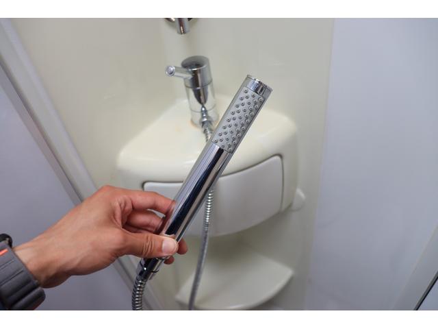 デュカト アドリア　マトリックスＭ６８０ＳＰ　キャンピングカー　家庭用エアコン　ソーラーパネル２枚　インバーター１８００Ｗ　トリプルサブバッテリー　ＦＦヒーター　電子レンジ　トイレ　温水ボイラー　シャワー　フローティングナビ　フルセグ　ＥＴＣ（38枚目）