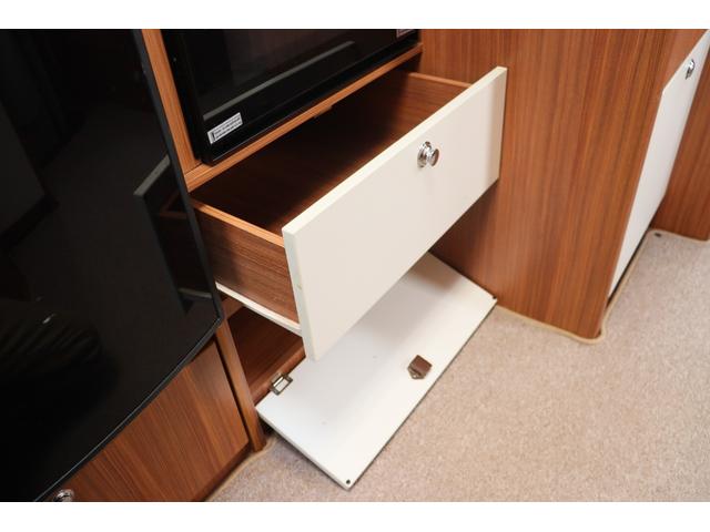 デュカト アドリア　マトリックスＭ６８０ＳＰ　キャンピングカー　家庭用エアコン　ソーラーパネル２枚　インバーター１８００Ｗ　トリプルサブバッテリー　ＦＦヒーター　電子レンジ　トイレ　温水ボイラー　シャワー　フローティングナビ　フルセグ　ＥＴＣ（39枚目）