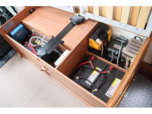 デュカト アドリア　マトリックスＭ６８０ＳＰ　キャンピングカー　家庭用エアコン　ソーラーパネル２枚　インバーター１８００Ｗ　トリプルサブバッテリー　ＦＦヒーター　電子レンジ　トイレ　温水ボイラー　シャワー　フローティングナビ　フルセグ　ＥＴＣ（42枚目）