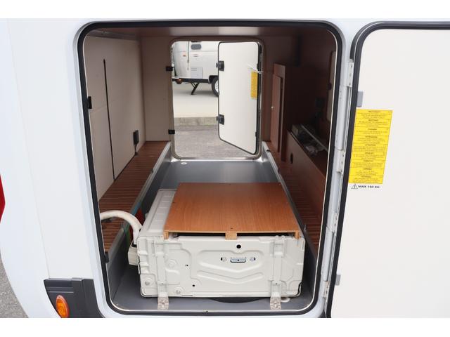 デュカト アドリア　マトリックスＭ６８０ＳＰ　キャンピングカー　家庭用エアコン　ソーラーパネル２枚　インバーター１８００Ｗ　トリプルサブバッテリー　ＦＦヒーター　電子レンジ　トイレ　温水ボイラー　シャワー　フローティングナビ　フルセグ　ＥＴＣ（44枚目）