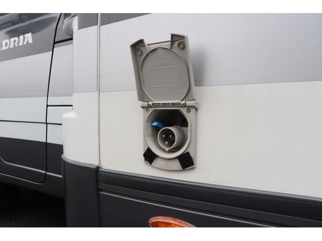 デュカト アドリア　マトリックスＭ６８０ＳＰ　キャンピングカー　家庭用エアコン　ソーラーパネル２枚　インバーター１８００Ｗ　トリプルサブバッテリー　ＦＦヒーター　電子レンジ　トイレ　温水ボイラー　シャワー　フローティングナビ　フルセグ　ＥＴＣ（46枚目）