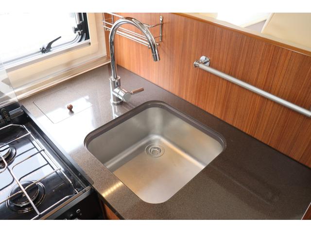 デュカト アドリア　マトリックスＭ６８０ＳＰ　キャンピングカー　家庭用エアコン　ソーラーパネル２枚　インバーター１８００Ｗ　トリプルサブバッテリー　ＦＦヒーター　電子レンジ　トイレ　温水ボイラー　シャワー　フローティングナビ　フルセグ　ＥＴＣ（48枚目）