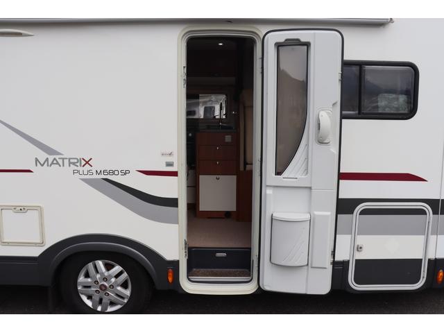 デュカト アドリア　マトリックスＭ６８０ＳＰ　キャンピングカー　家庭用エアコン　ソーラーパネル２枚　インバーター１８００Ｗ　トリプルサブバッテリー　ＦＦヒーター　電子レンジ　トイレ　温水ボイラー　シャワー　フローティングナビ　フルセグ　ＥＴＣ（58枚目）