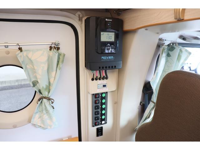ハイゼットトラック バンショップミカミ　テントムシ　ポップアップルーフ／８ナンバー／ソーラーパネル／シンク／サブバッテリー／走行充電／外部充電／１５００Ｗインバーター／サイクルキャリア／メモリーナビ／バックカメラ／軽キャン／キャンピングカー（9枚目）