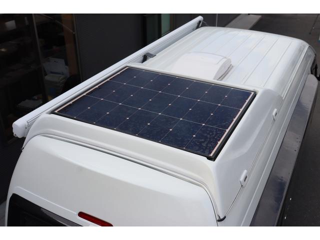 ハイエースバン トイファクトリー　バーデン　カリモク　グランデ仕様　クールコンプシステム　エアロソーラー　ＦＦヒーター　マックスファン　電子レンジ　テレビ　内部電源　トイファクトリー製強化リーフ　リアスタビライザー　オーリンズショック　１０インチナビ　キャンピングカー（12枚目）