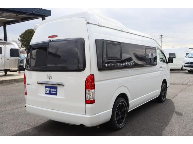 ハイエースバン トイファクトリー　バーデン　カリモク　グランデ仕様　クールコンプシステム　エアロソーラー　ＦＦヒーター　マックスファン　電子レンジ　テレビ　内部電源　トイファクトリー製強化リーフ　リアスタビライザー　オーリンズショック　１０インチナビ　キャンピングカー（18枚目）