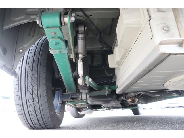 ハイエースバン トイファクトリー　バーデン　カリモク　グランデ仕様　クールコンプシステム　エアロソーラー　ＦＦヒーター　マックスファン　電子レンジ　テレビ　内部電源　トイファクトリー製強化リーフ　リアスタビライザー　オーリンズショック　１０インチナビ　キャンピングカー（20枚目）