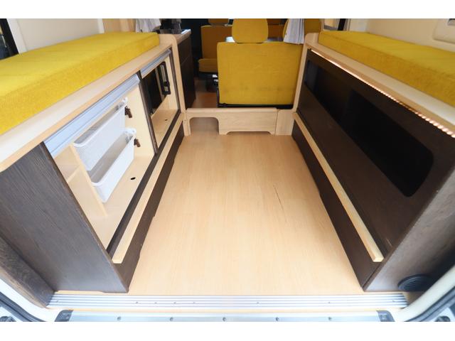 ハイエースバン トイファクトリー　バーデン　カリモク　グランデ仕様　クールコンプシステム　エアロソーラー　ＦＦヒーター　マックスファン　電子レンジ　テレビ　内部電源　トイファクトリー製強化リーフ　リアスタビライザー　オーリンズショック　１０インチナビ　キャンピングカー（23枚目）