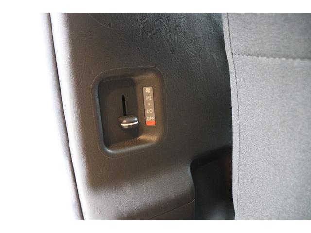 ハイエースバン トイファクトリー　バーデン　カリモク　グランデ仕様　クールコンプシステム　エアロソーラー　ＦＦヒーター　マックスファン　電子レンジ　テレビ　内部電源　トイファクトリー製強化リーフ　リアスタビライザー　オーリンズショック　１０インチナビ　キャンピングカー（24枚目）