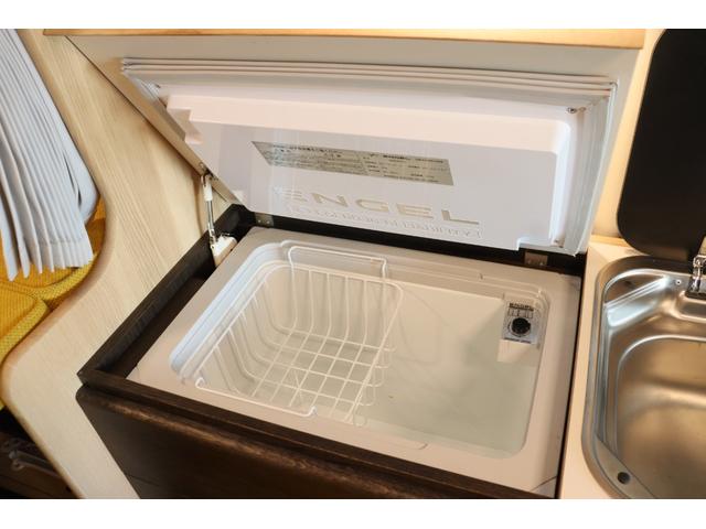 ハイエースバン トイファクトリー　バーデン　カリモク　グランデ仕様　クールコンプシステム　エアロソーラー　ＦＦヒーター　マックスファン　電子レンジ　テレビ　内部電源　トイファクトリー製強化リーフ　リアスタビライザー　オーリンズショック　１０インチナビ　キャンピングカー（25枚目）